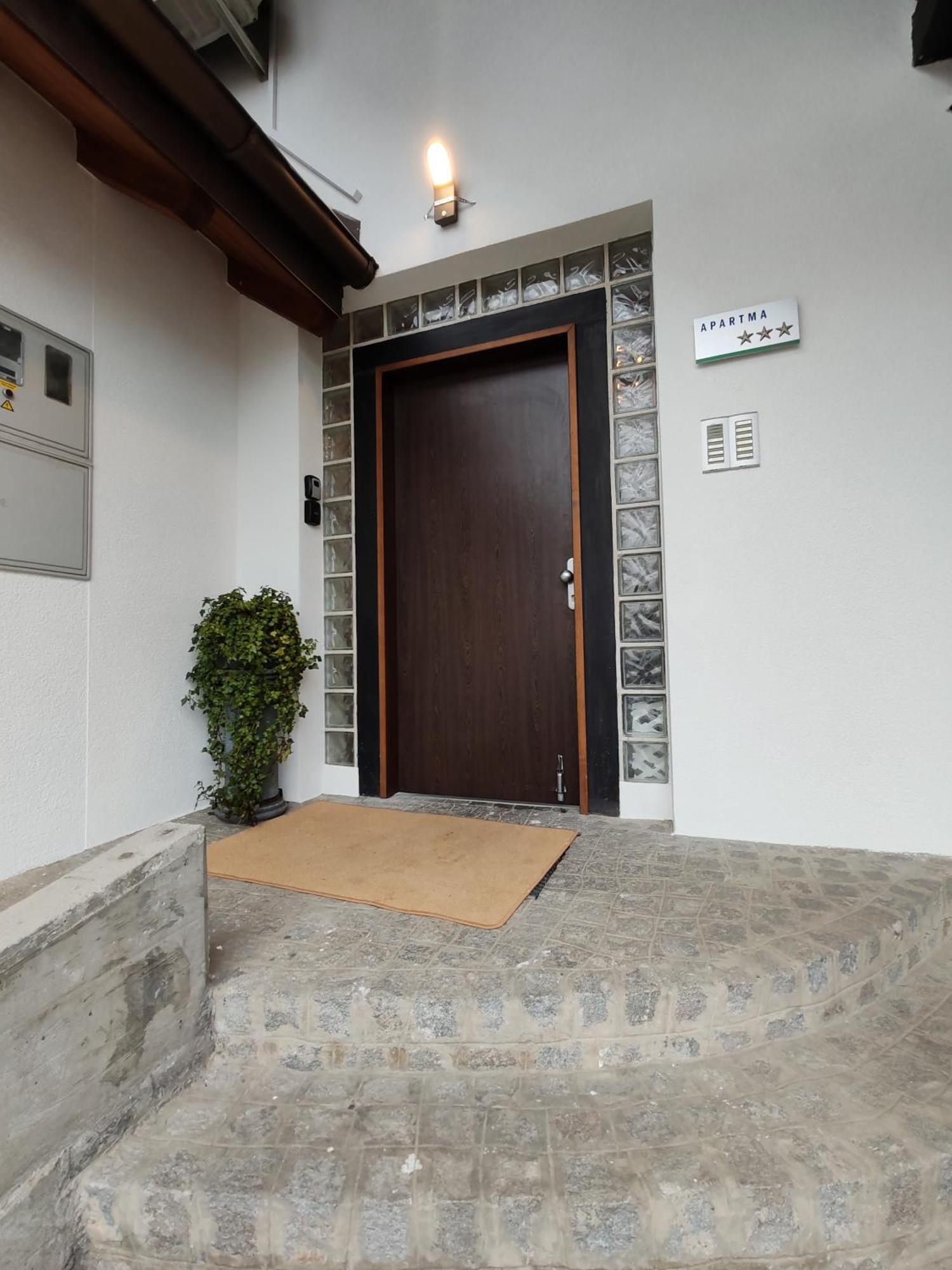 Lucky Center Ljubljanaアパートメント エクステリア 写真