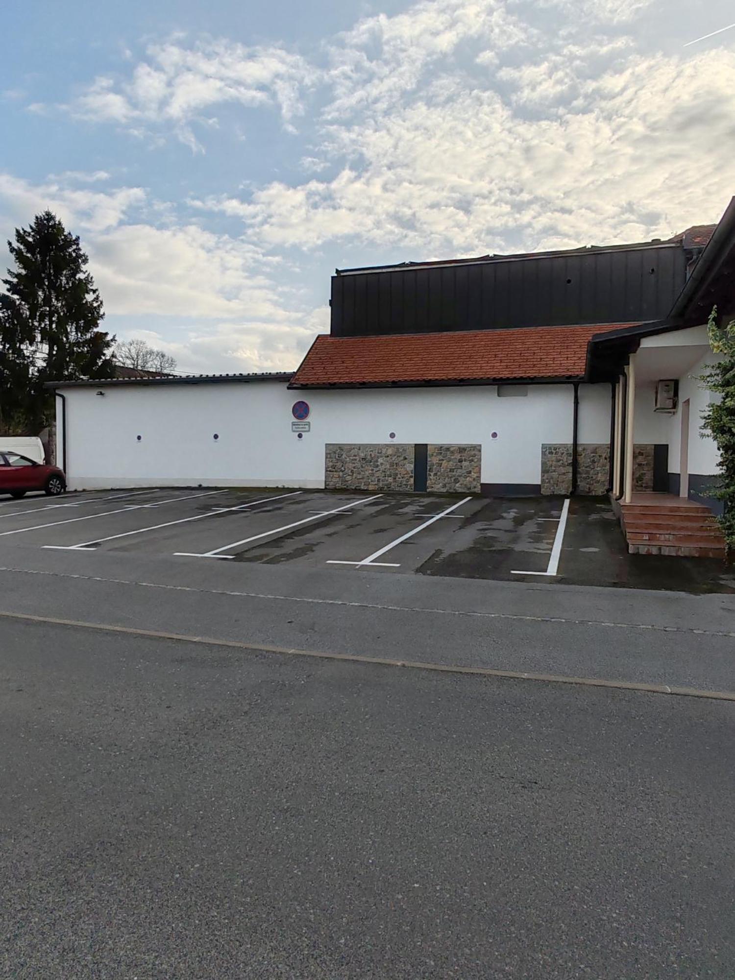 Lucky Center Ljubljanaアパートメント エクステリア 写真